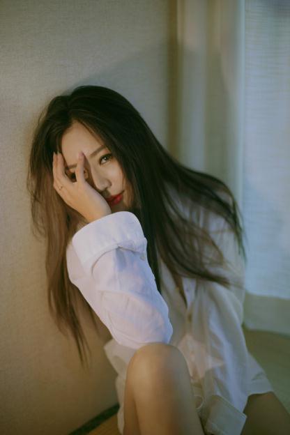 宾馆里野性十足的美女【13P】