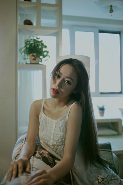 宾馆里野性十足的美女【13P】