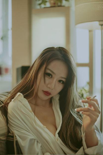 宾馆里野性十足的美女【13P】