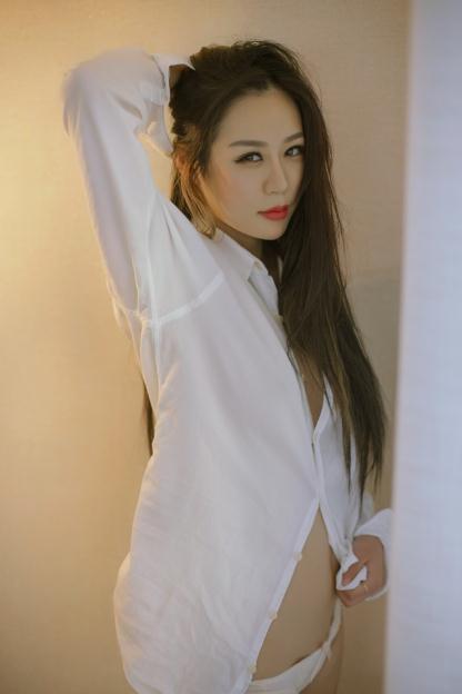 宾馆里野性十足的美女【13P】