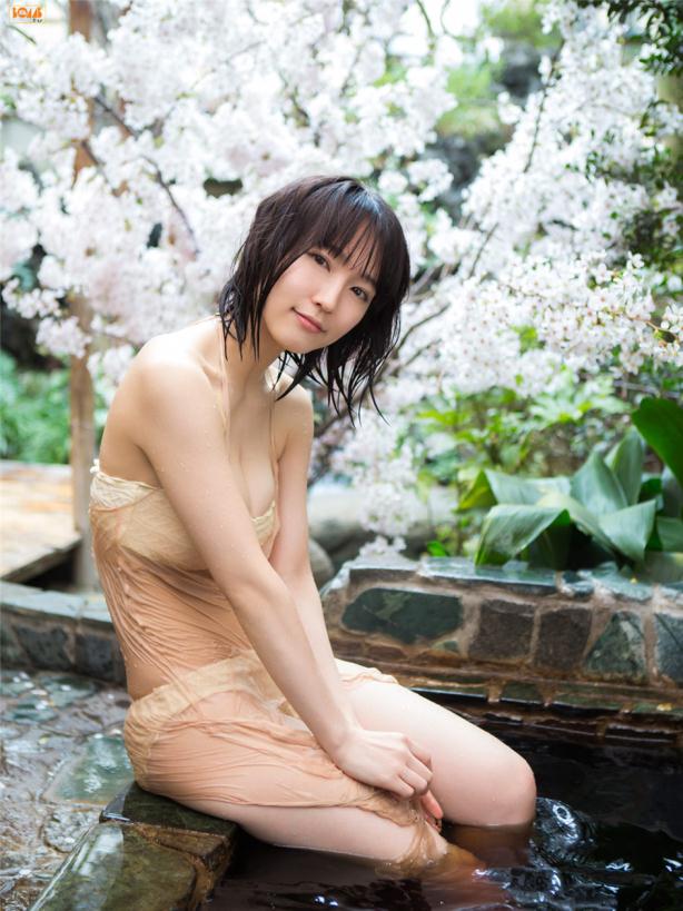 春季泡温泉中的湿身美妞【14P】