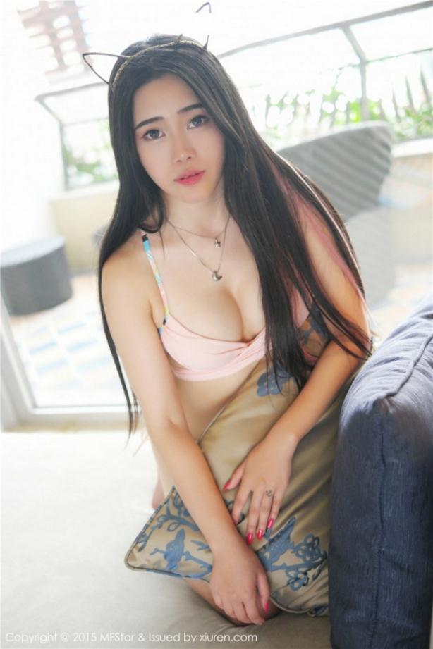 唇红肤白的高校美女导师【10P】