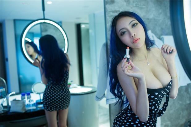 大胸推女郎性感室内风情【10P】