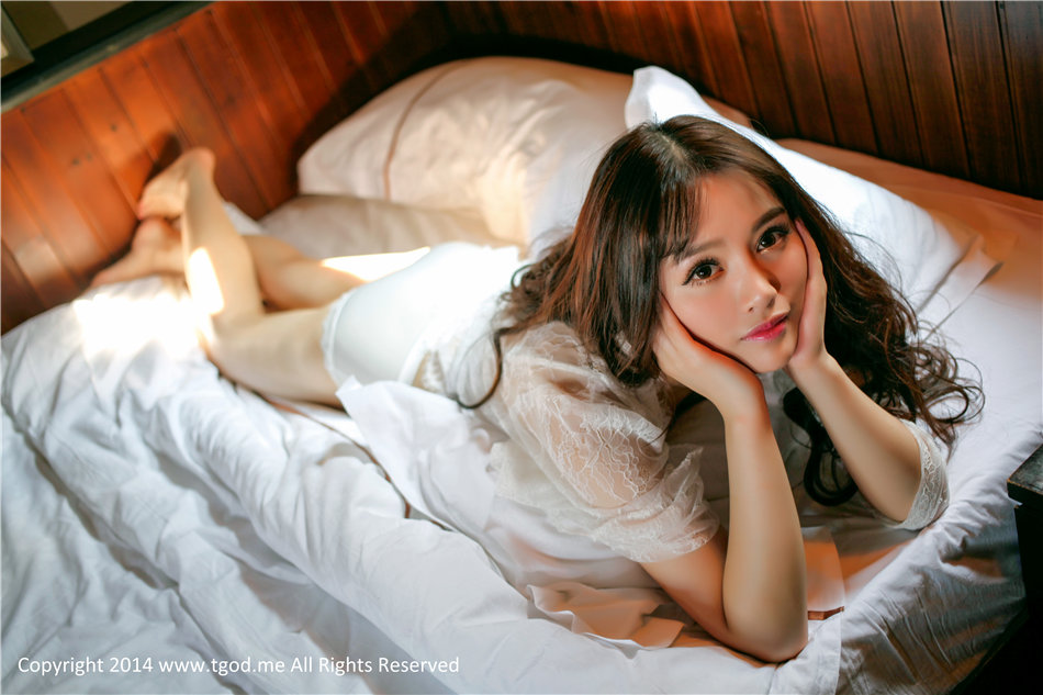 粉唇极品美女蕾丝魅惑【13P】