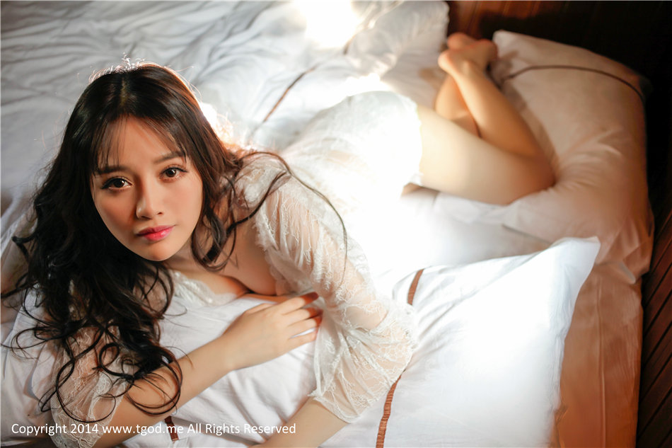 粉唇极品美女蕾丝魅惑【13P】