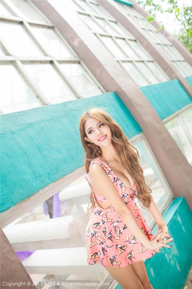 户外景区中性感比基尼美女妍妍【11P】
