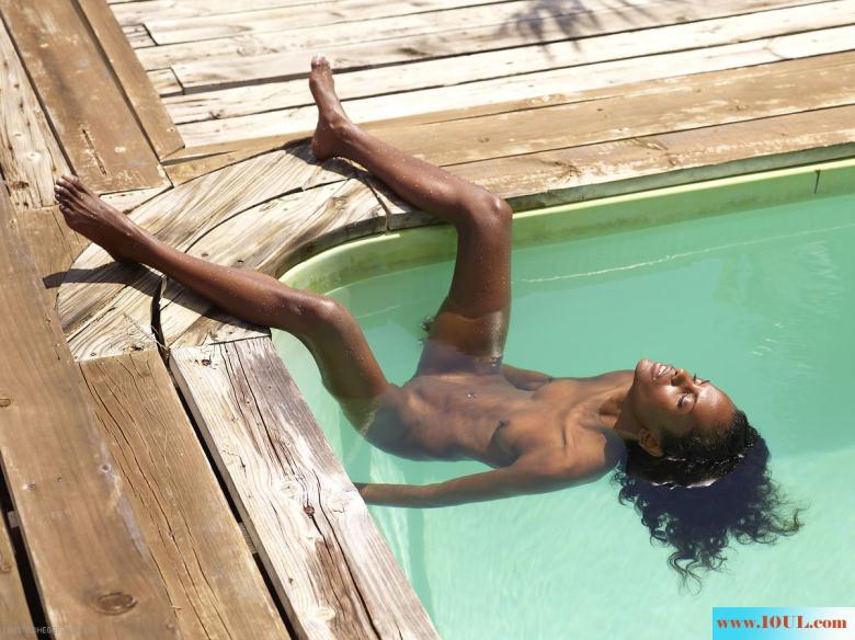 valerie-poolside-【12p】