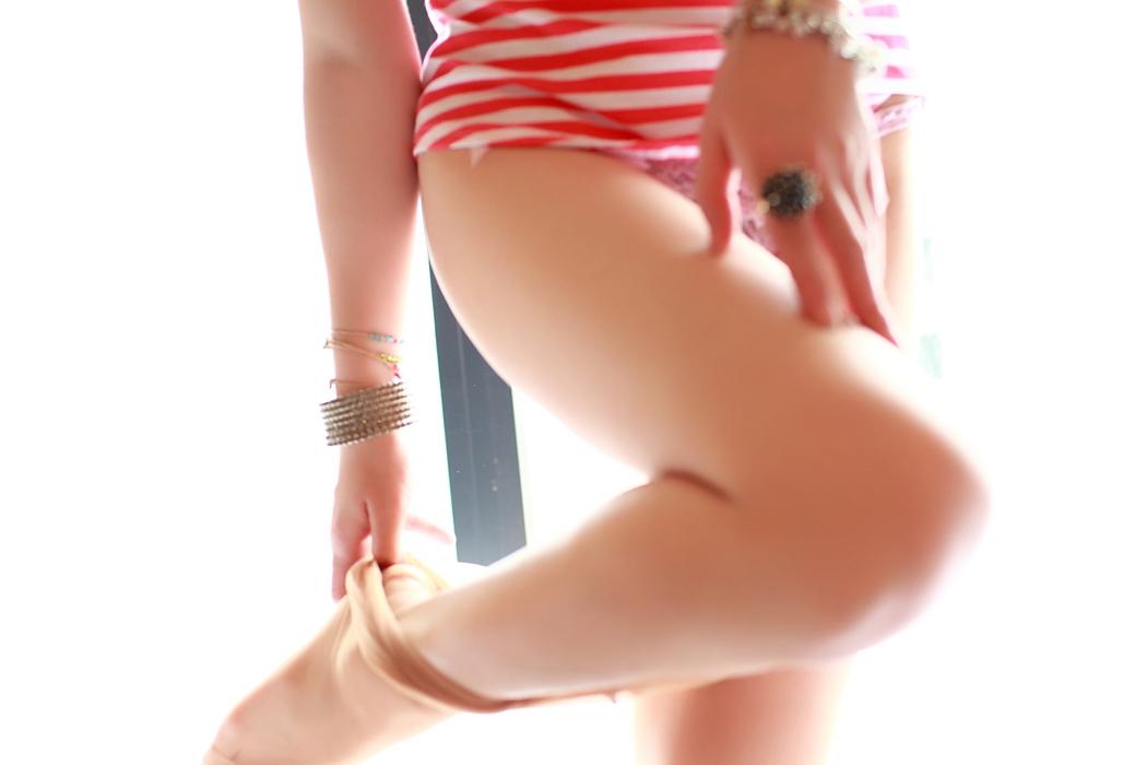 好喜欢美女这超薄肉丝美腿性感翘臀啊【15P】