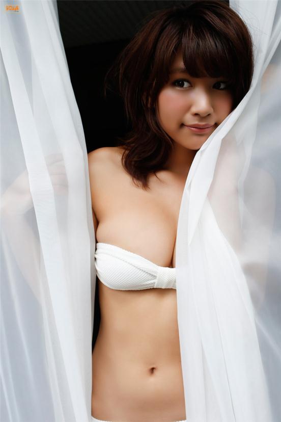 日本红人馆小妹丛林外秀【10P】