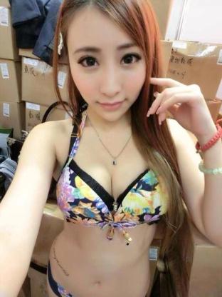 三亚旅游的性感巨乳妹子【14P】