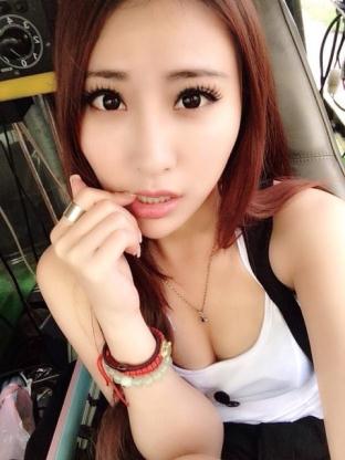三亚旅游的性感巨乳妹子【14P】