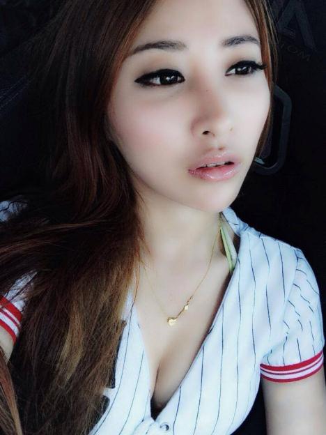 三亚旅游的性感巨乳妹子【14P】