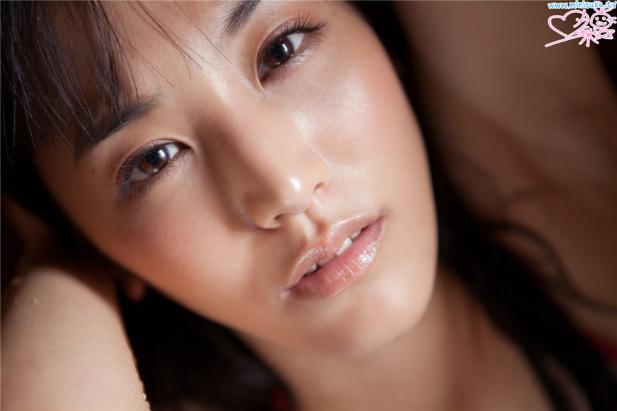 水珠在玉体上很是诱人【11P】