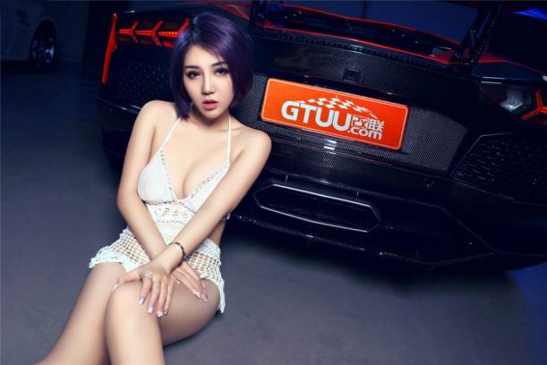 网络女王配极品超跑车【15P】