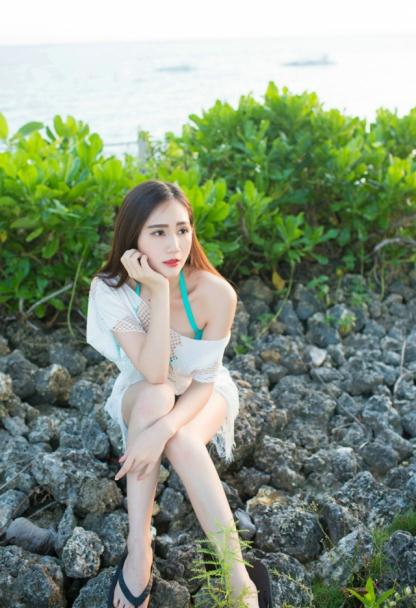 夕阳下花园中的性感女神【13P】