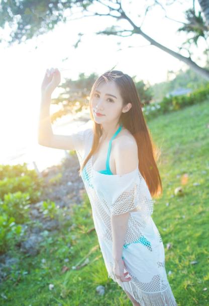 夕阳下花园中的性感女神【13P】