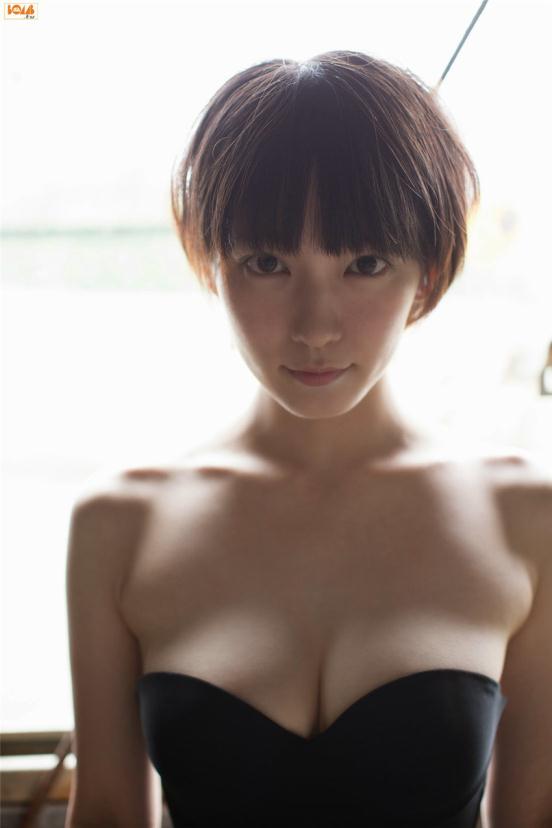 日本新晋90后美少女湿身【10P】