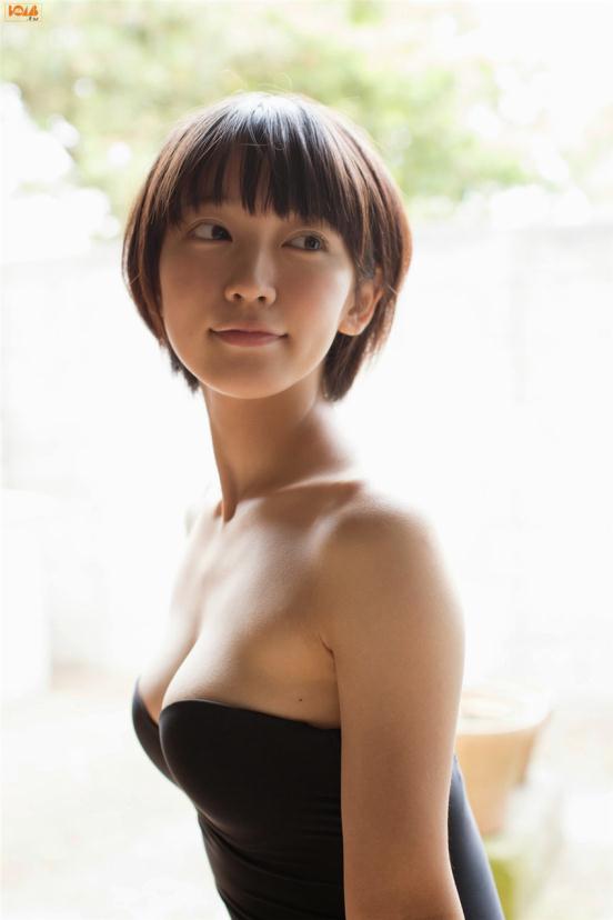 日本新晋90后美少女湿身【10P】