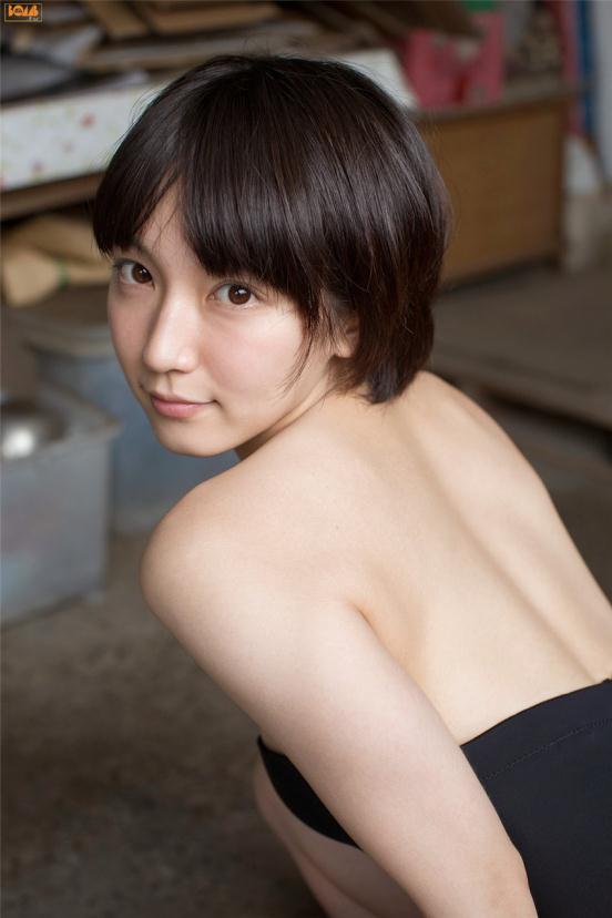 日本新晋90后美少女湿身【10P】