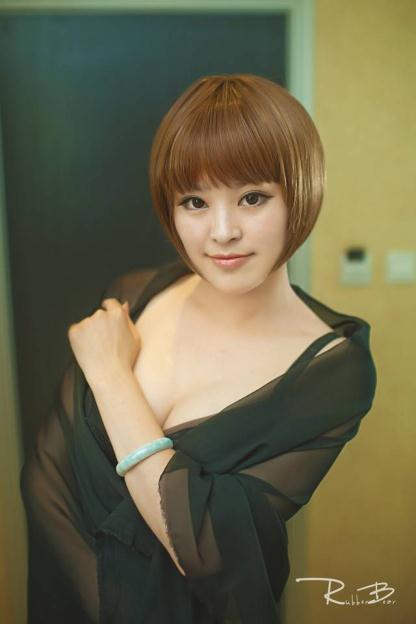 浴室惊艳短发欢姐姐【10P】