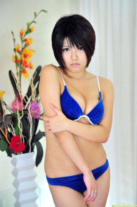娇嫩短发女室中蓝色比基尼秀【11P】