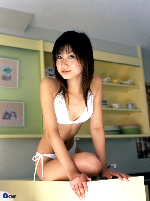 邻家幸子妹妹性感泳装展身材【10P】
