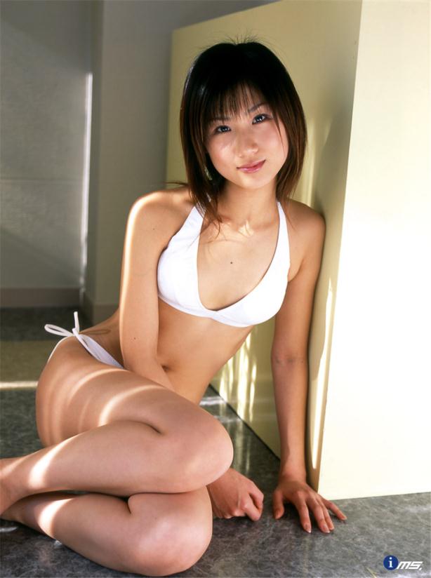 邻家幸子妹妹性感泳装展身材【10P】