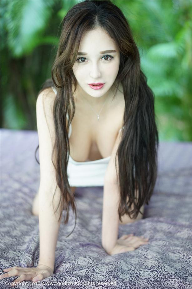 纯情白睡裙嫩女神度假中【11P】