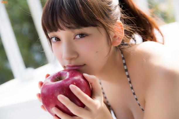 媚情小狐妹大秀性感豪乳【11P】