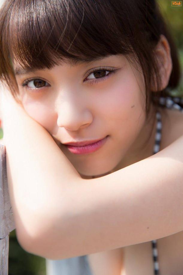 媚情小狐妹大秀性感豪乳【11P】