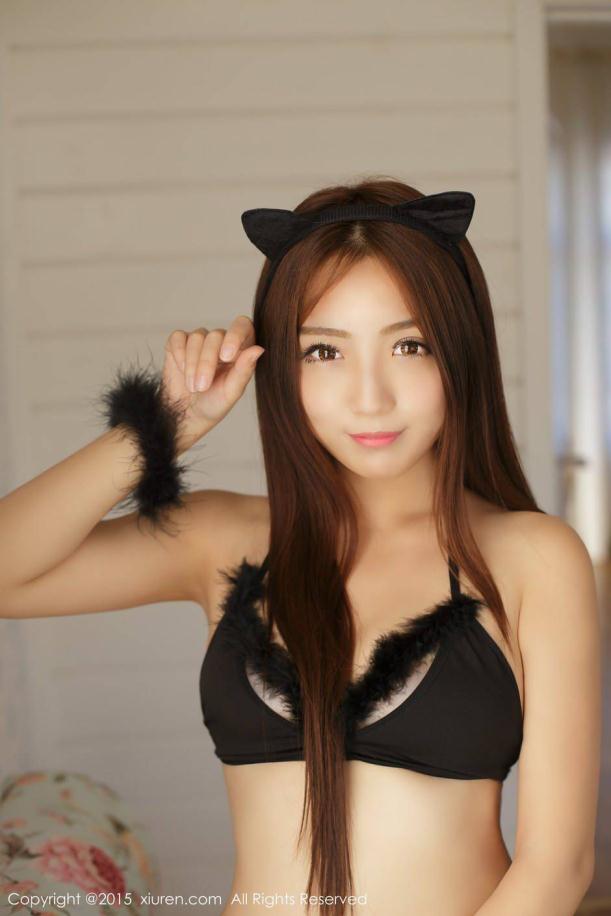 小猫耳粉嫩美眉的诱人一面【10P】