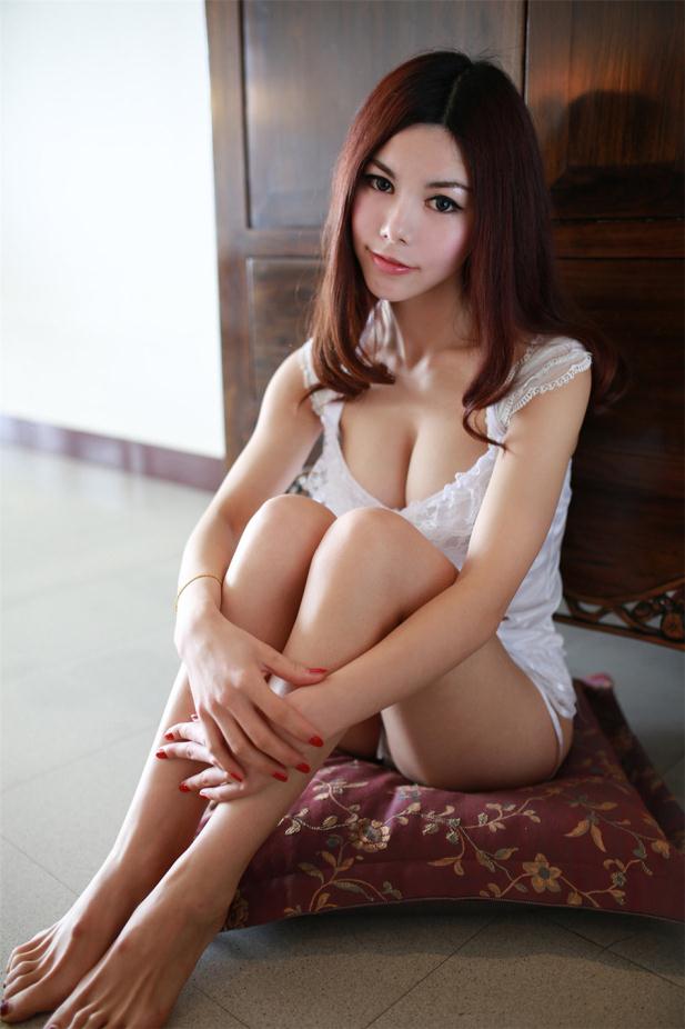 星女郎丰姿绰约身材诱人【10P】