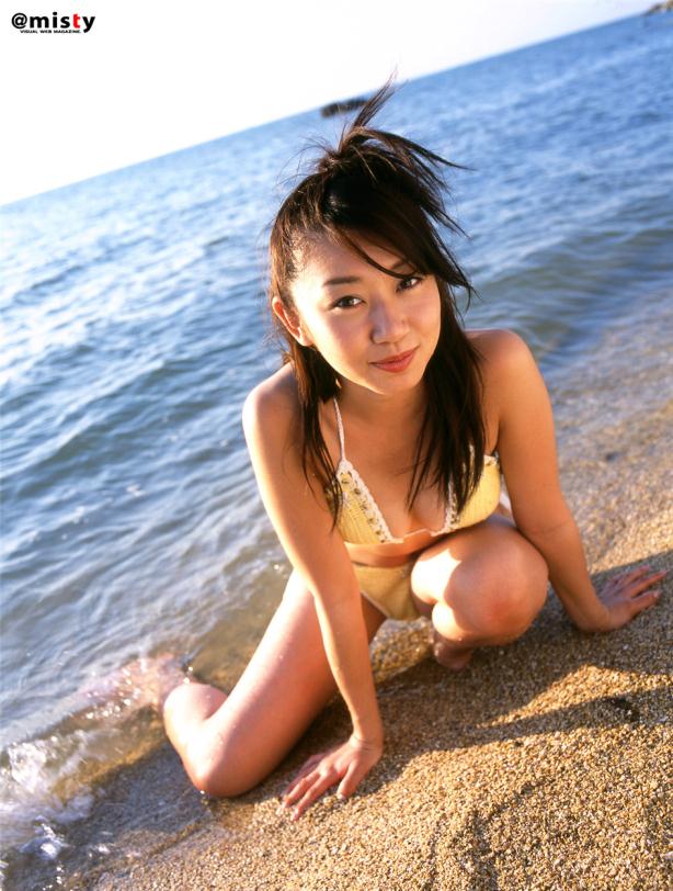 泳装美女户外的风情【10P】