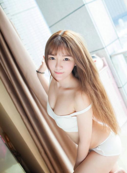 俏皮动人嫩妹子很火辣【14P】