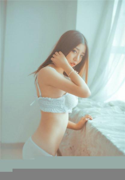 浴室中的超迷人甜女人【10P】