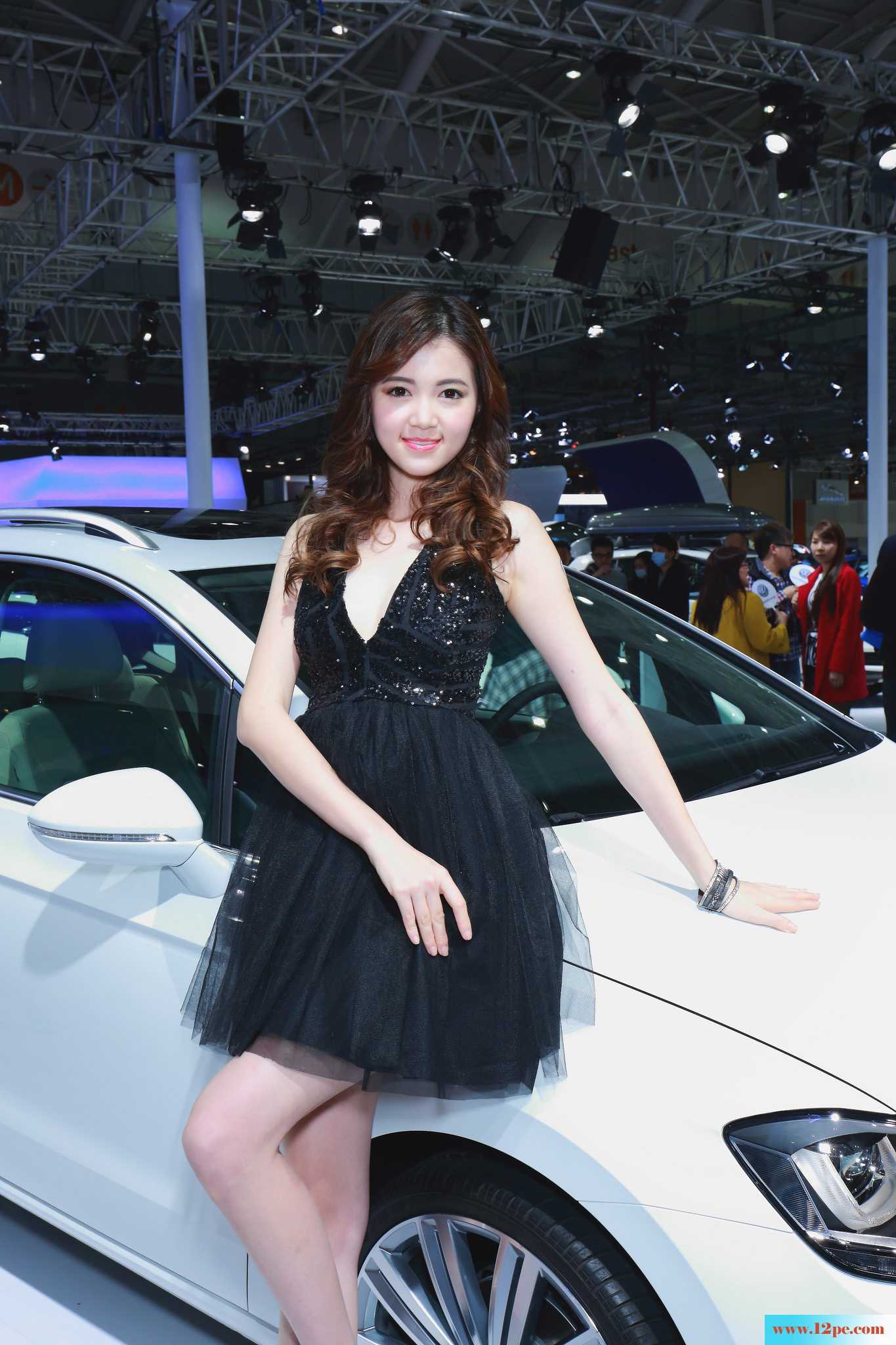 车模女女的额黑蕾丝诱惑哦-【13P】