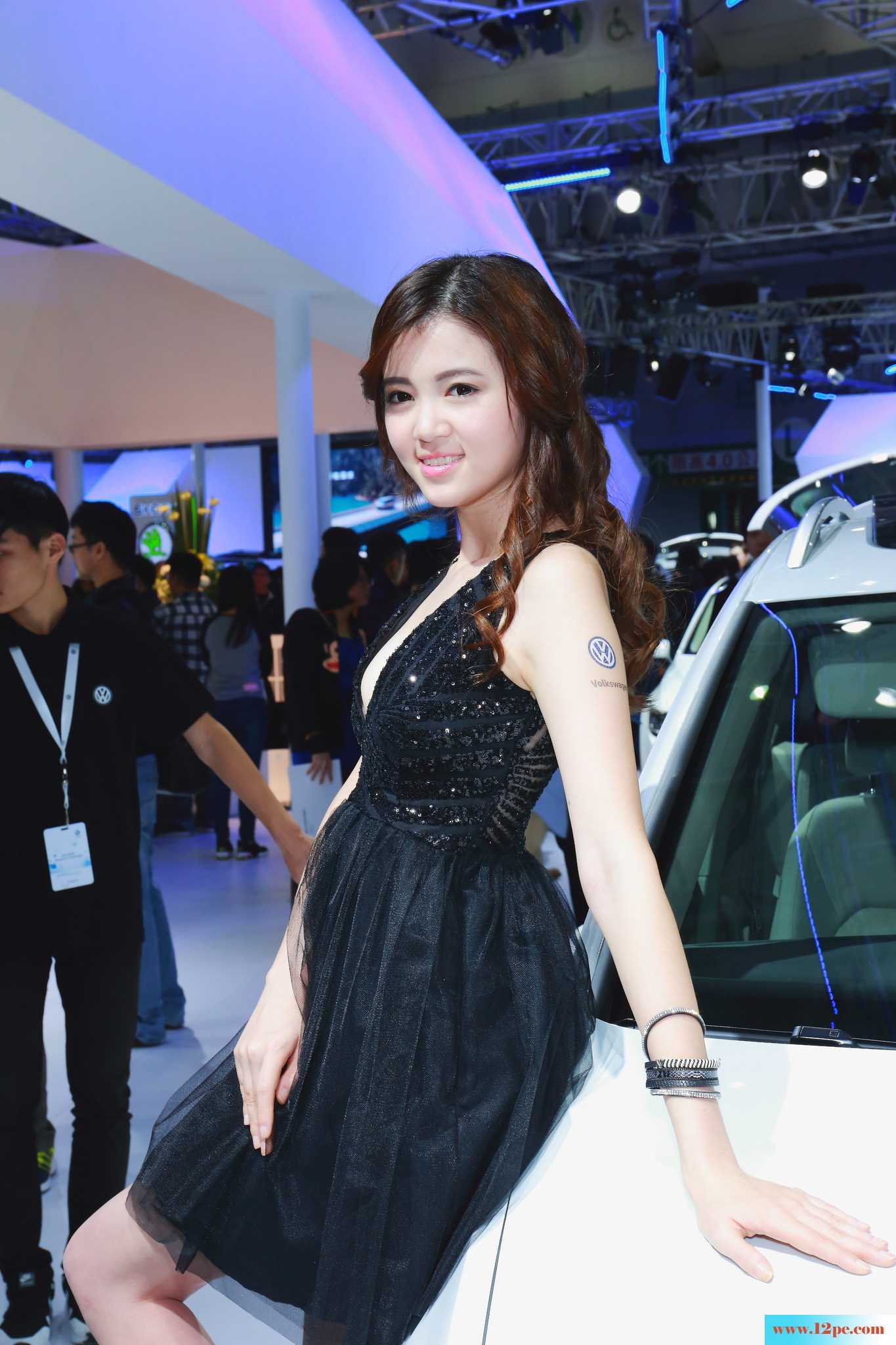 车模女女的额黑蕾丝诱惑哦-【13P】