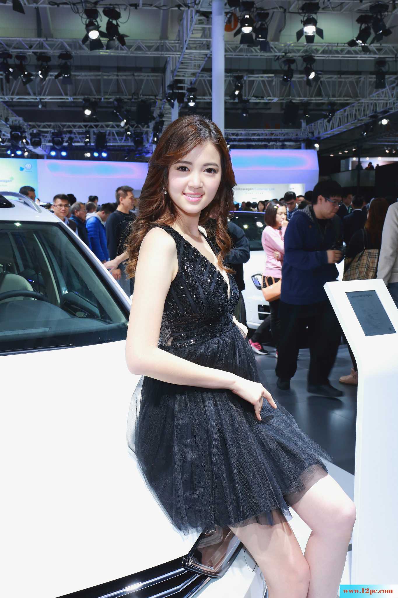 车模女女的额黑蕾丝诱惑哦-【13P】