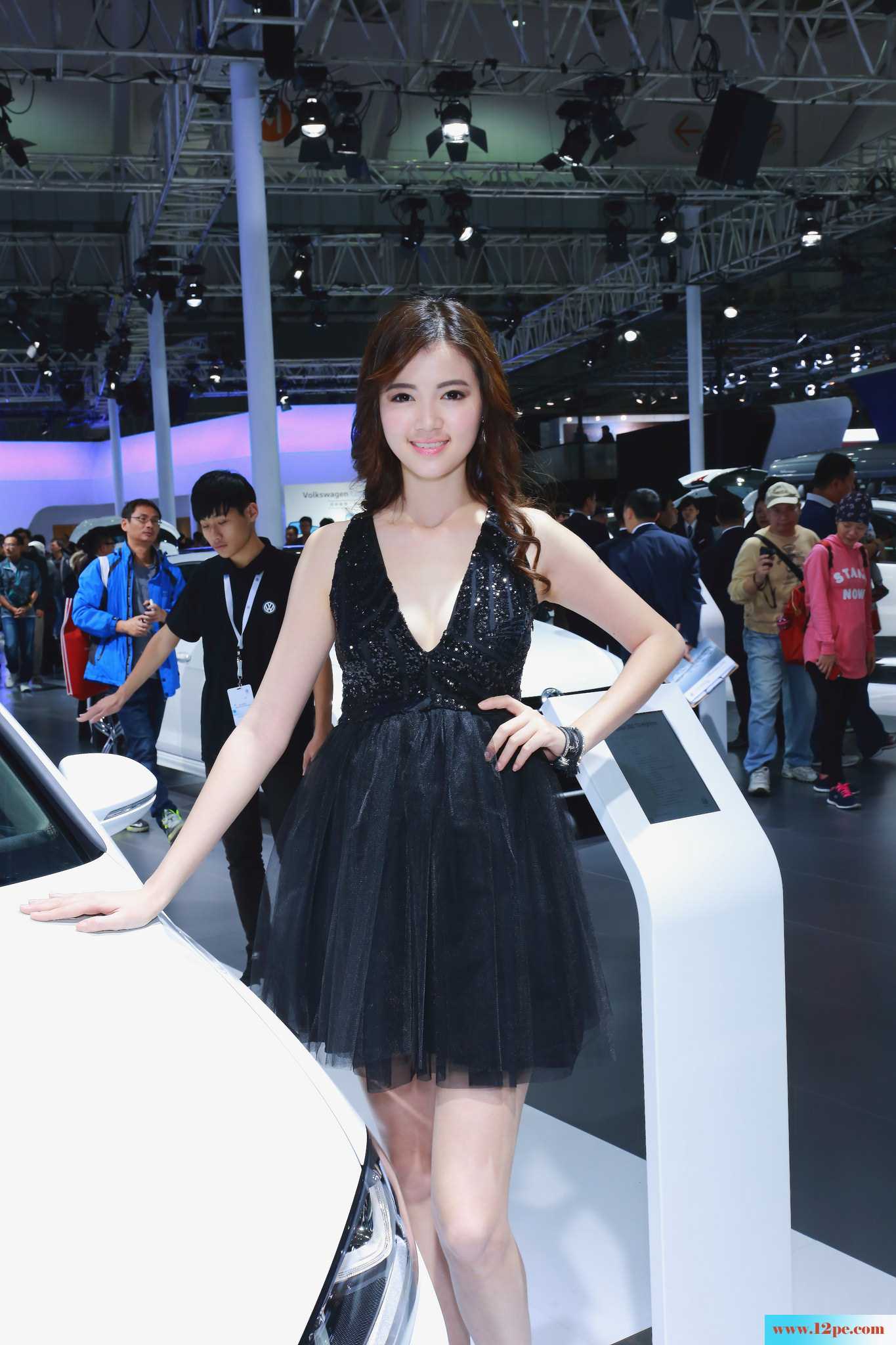 车模女女的额黑蕾丝诱惑哦-【13P】