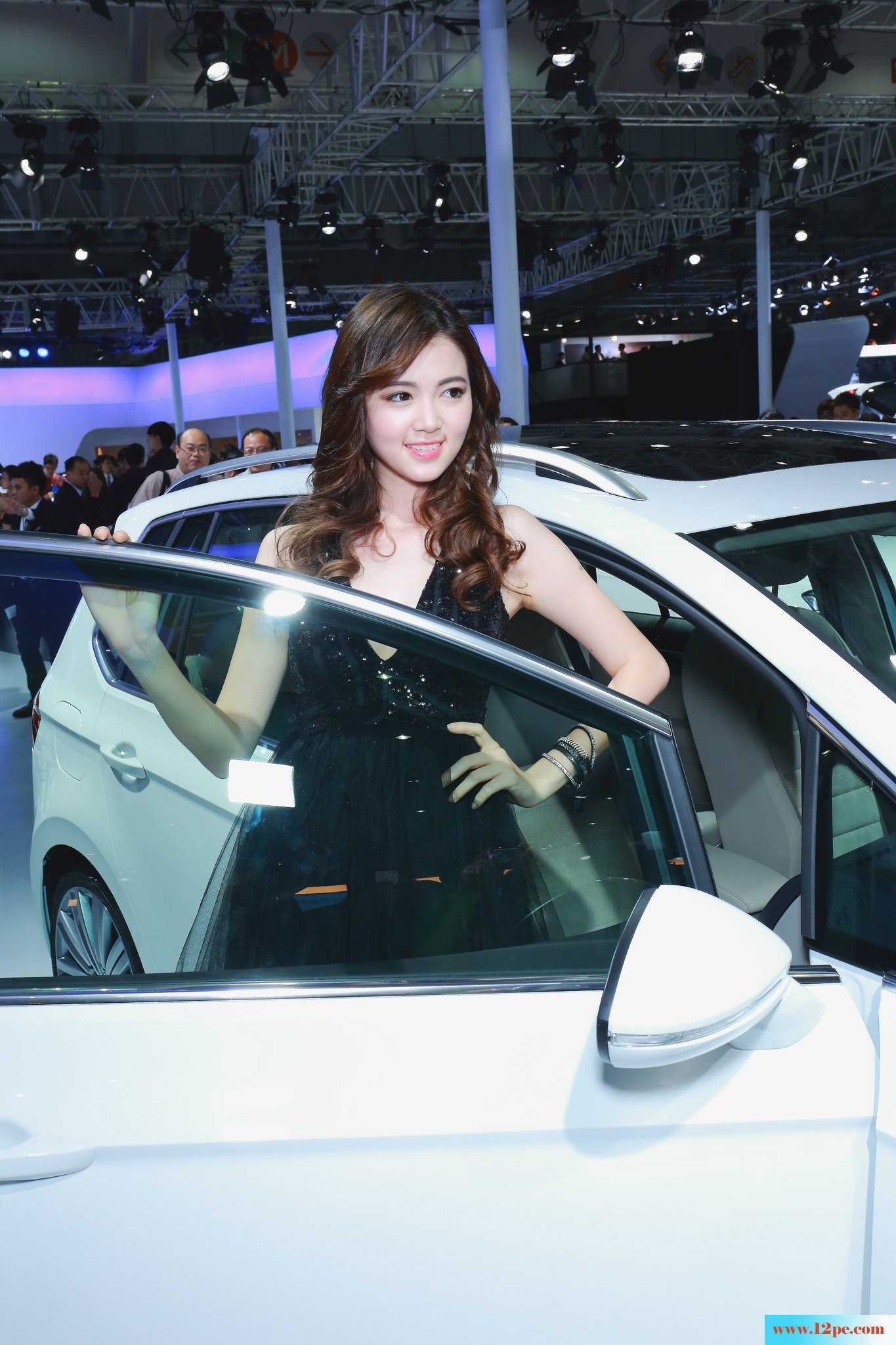 车模女女的额黑蕾丝诱惑哦-【13P】