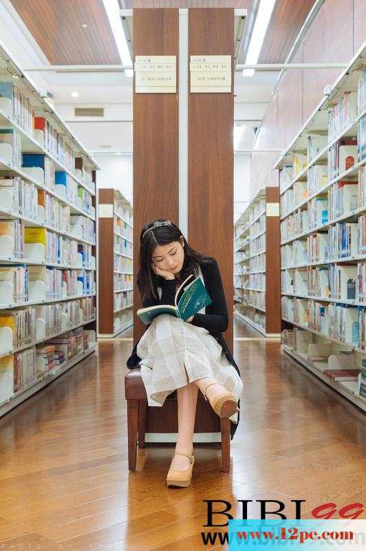 大学图书馆里的小妹-甜吧【22P】