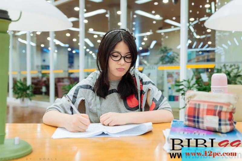大学图书馆里的小妹-甜吧【22P】