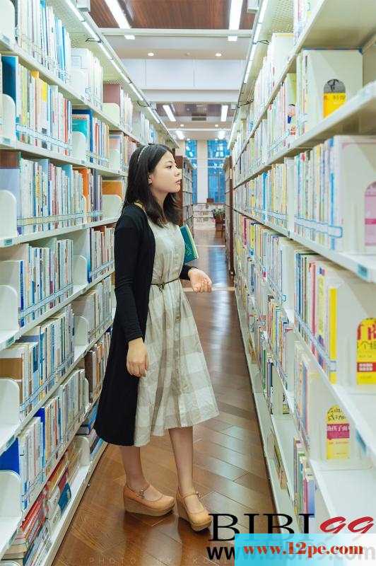 大学图书馆里的小妹-甜吧【22P】