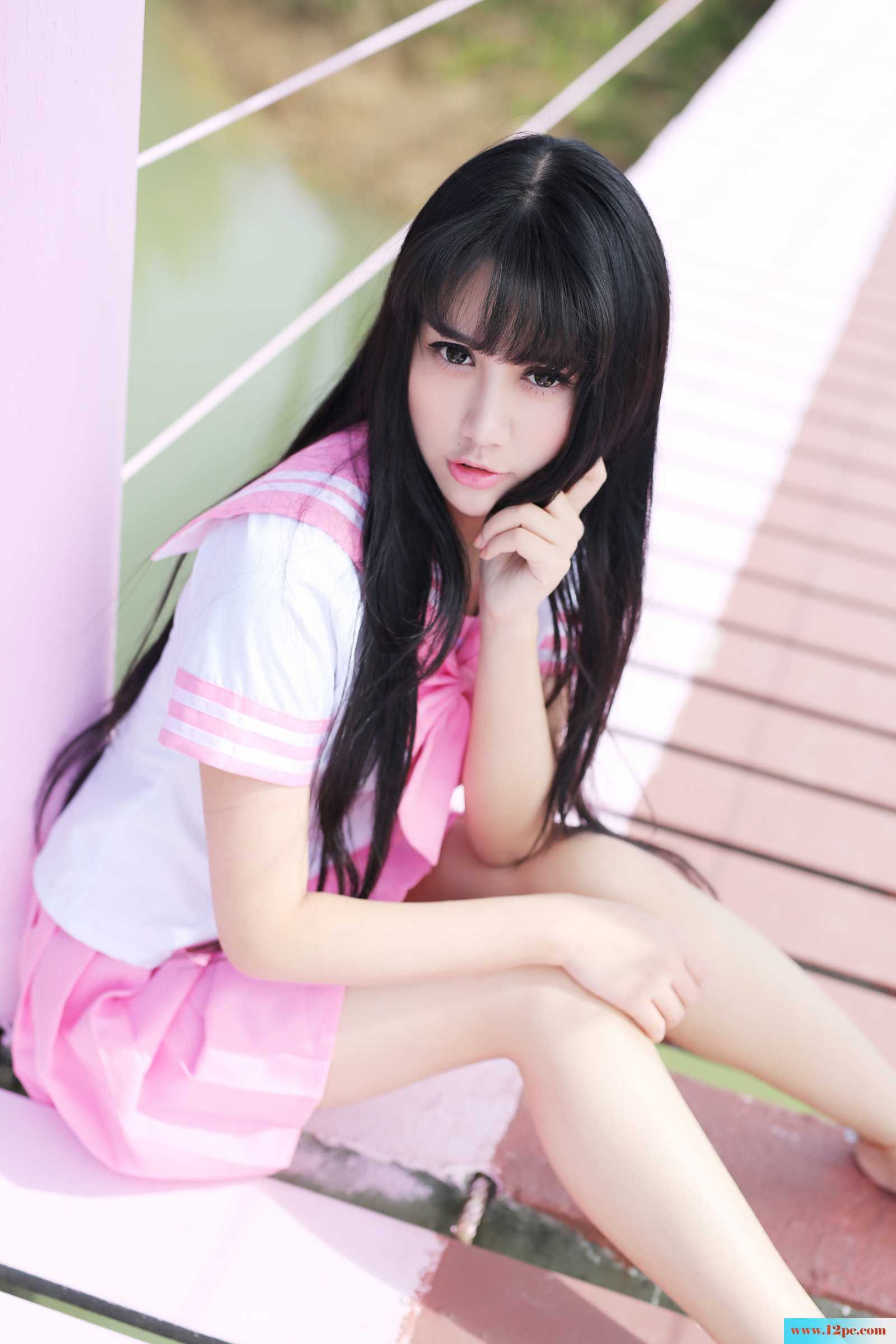 粉色的学生妹子媚眼如丝-【28P】