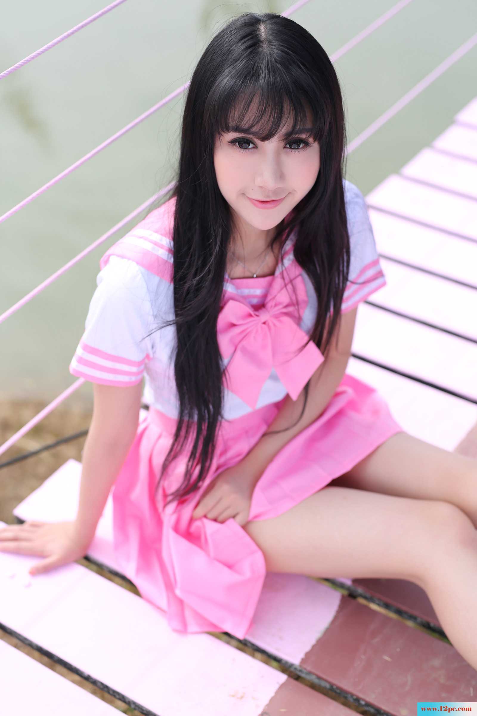 粉色的学生妹子媚眼如丝-【28P】