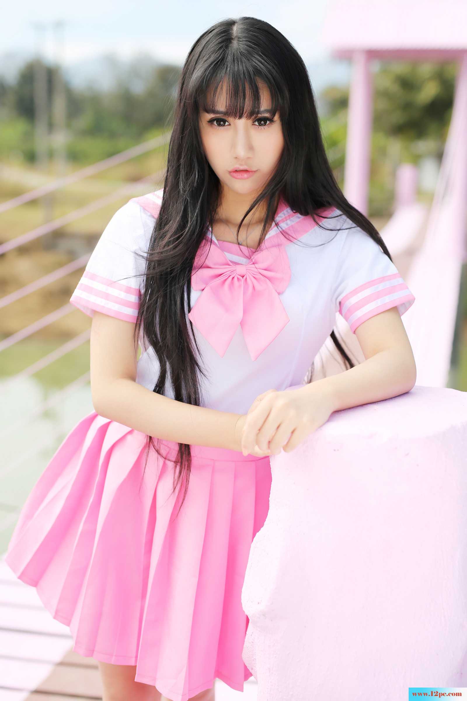 粉色的学生妹子媚眼如丝-【28P】