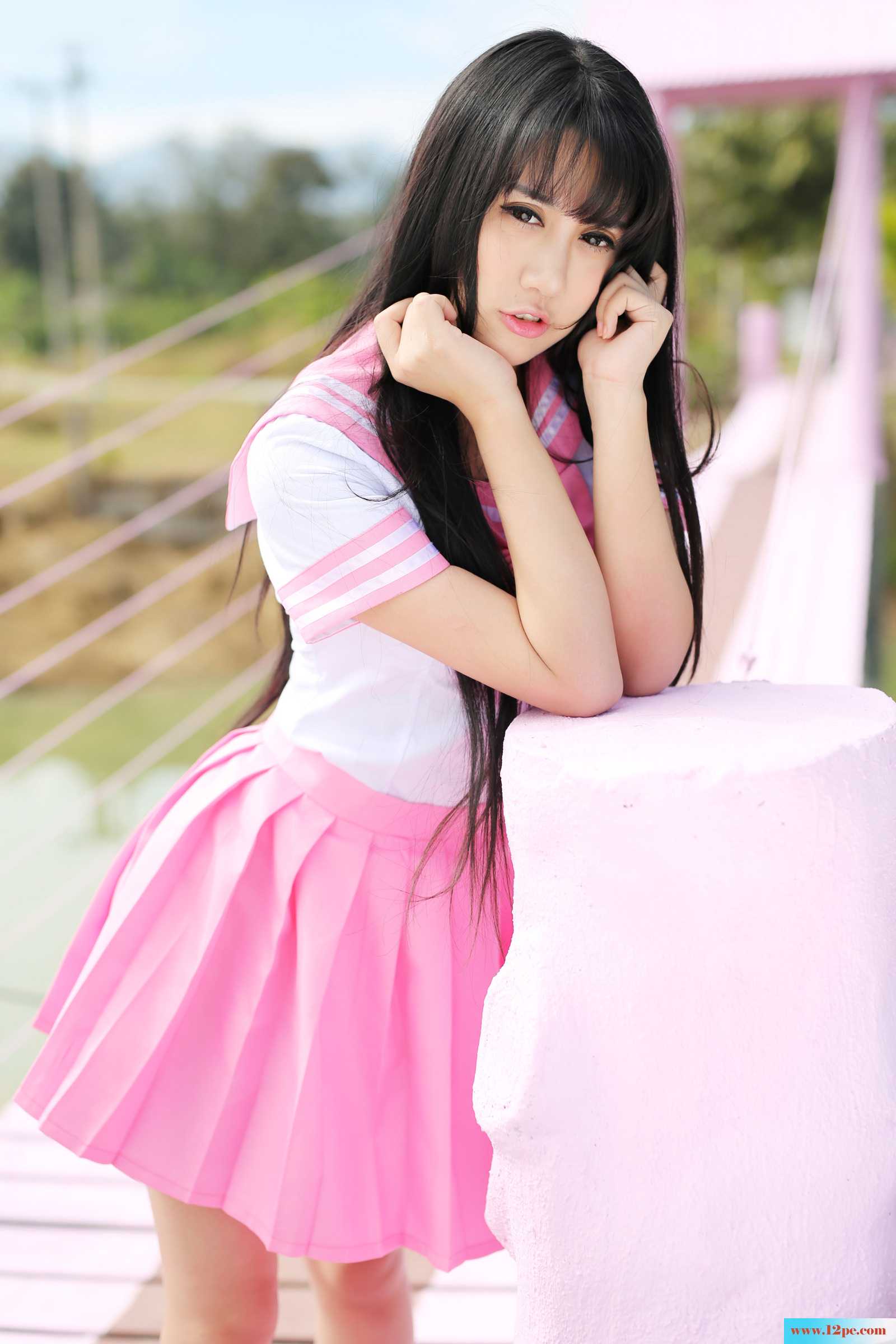 粉色的学生妹子媚眼如丝-【28P】