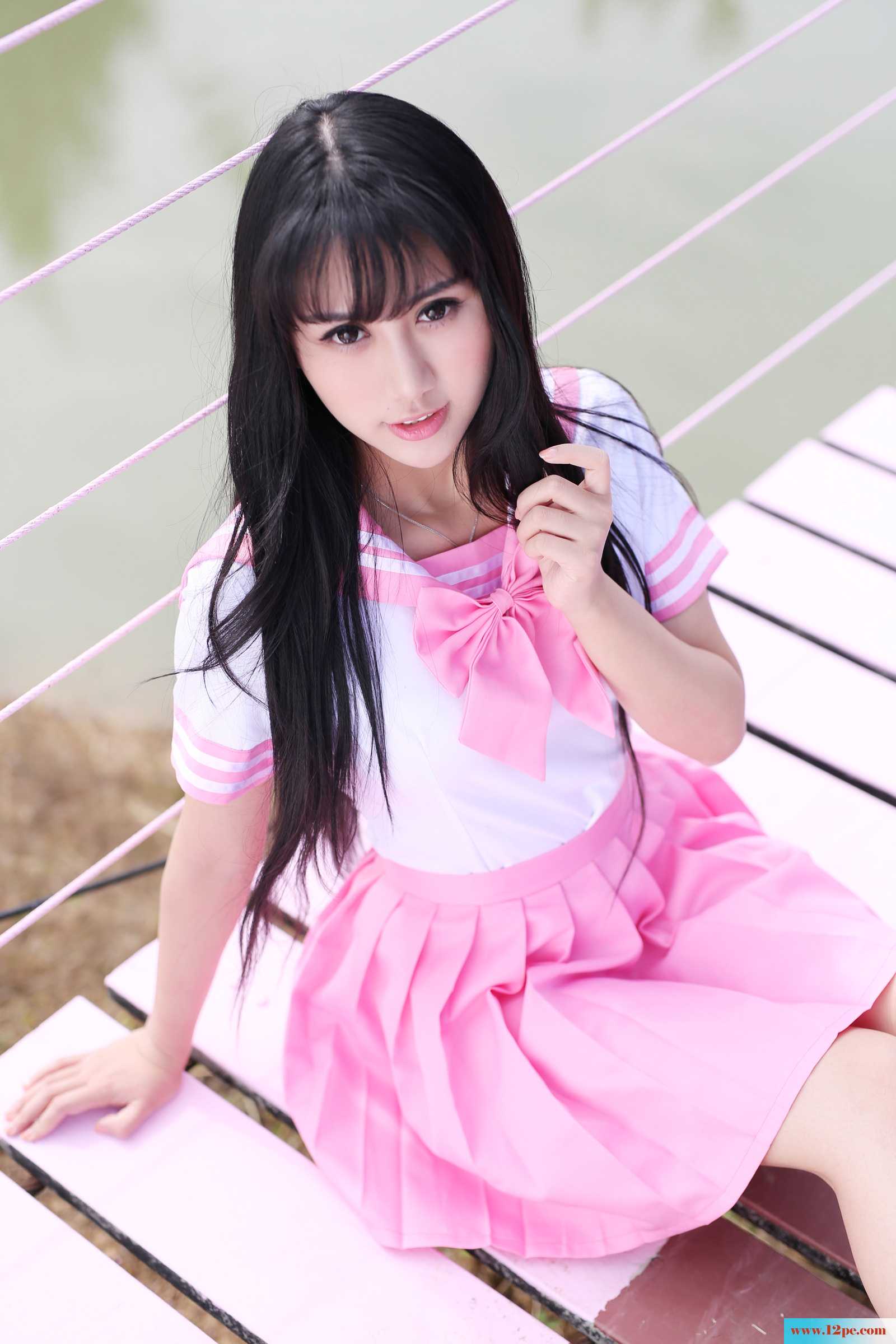 粉色的学生妹子媚眼如丝-【28P】