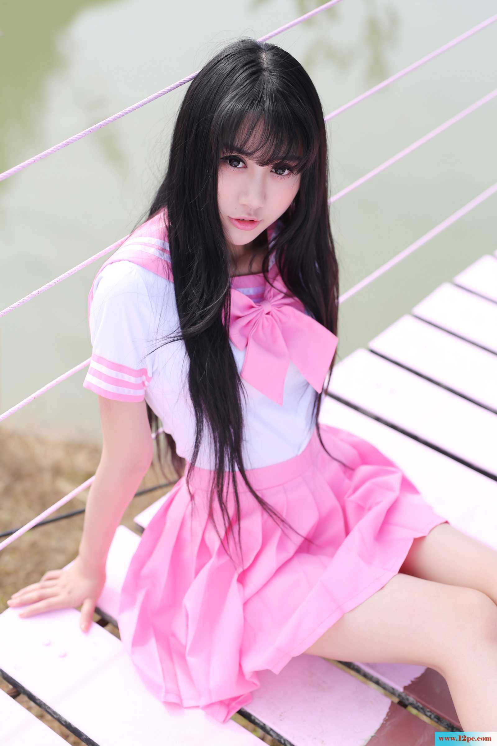 粉色的学生妹子媚眼如丝-【28P】