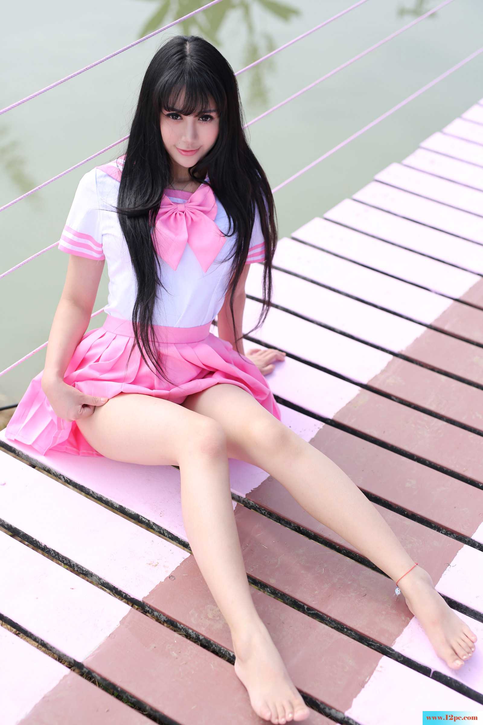 粉色的学生妹子媚眼如丝-【28P】